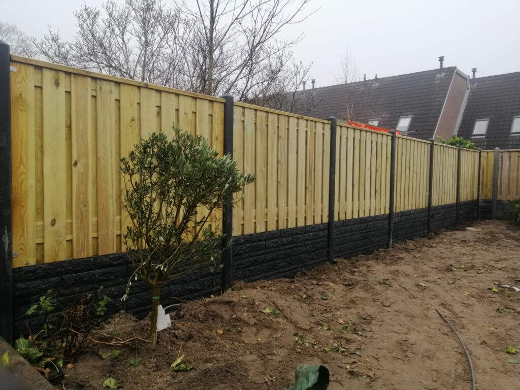Hout beton schutting rots motief