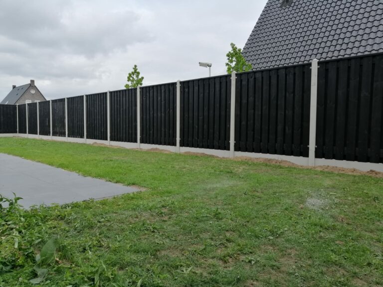Zwart Wit hout beton schutting