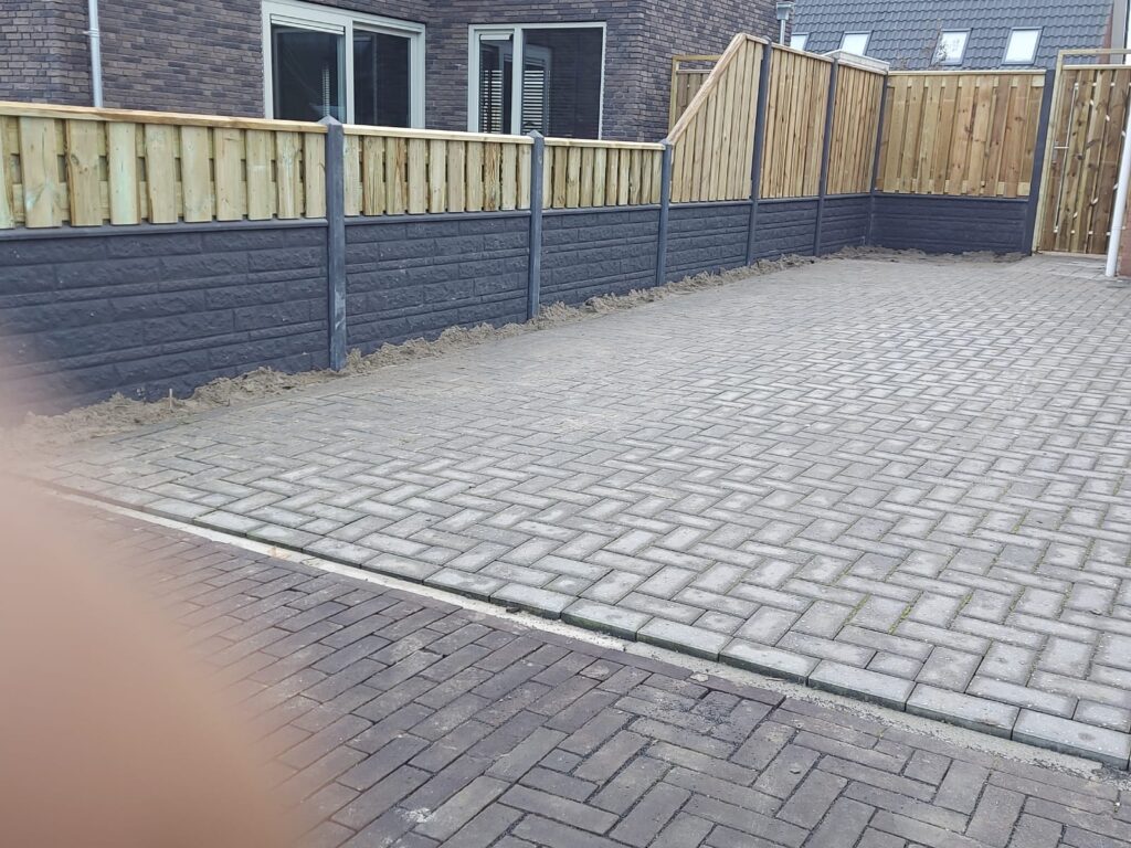 Laag model rots motief hout beton schutting